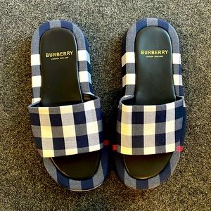 Burberry navy blue sandals, size 40